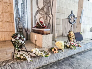 Smútočný obrad v krematóriu Banská Bystrica