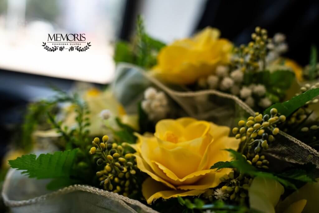 Ikebana na rakvu - detail