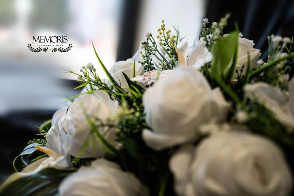 Ikebana na rakvu - detail