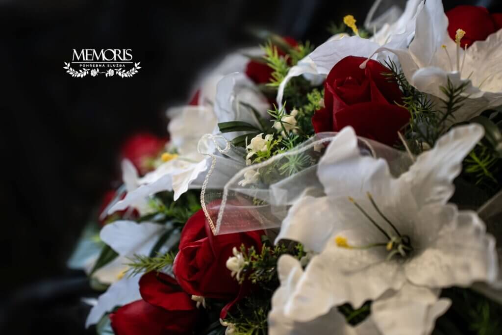 Ikebana na rakvu - detail