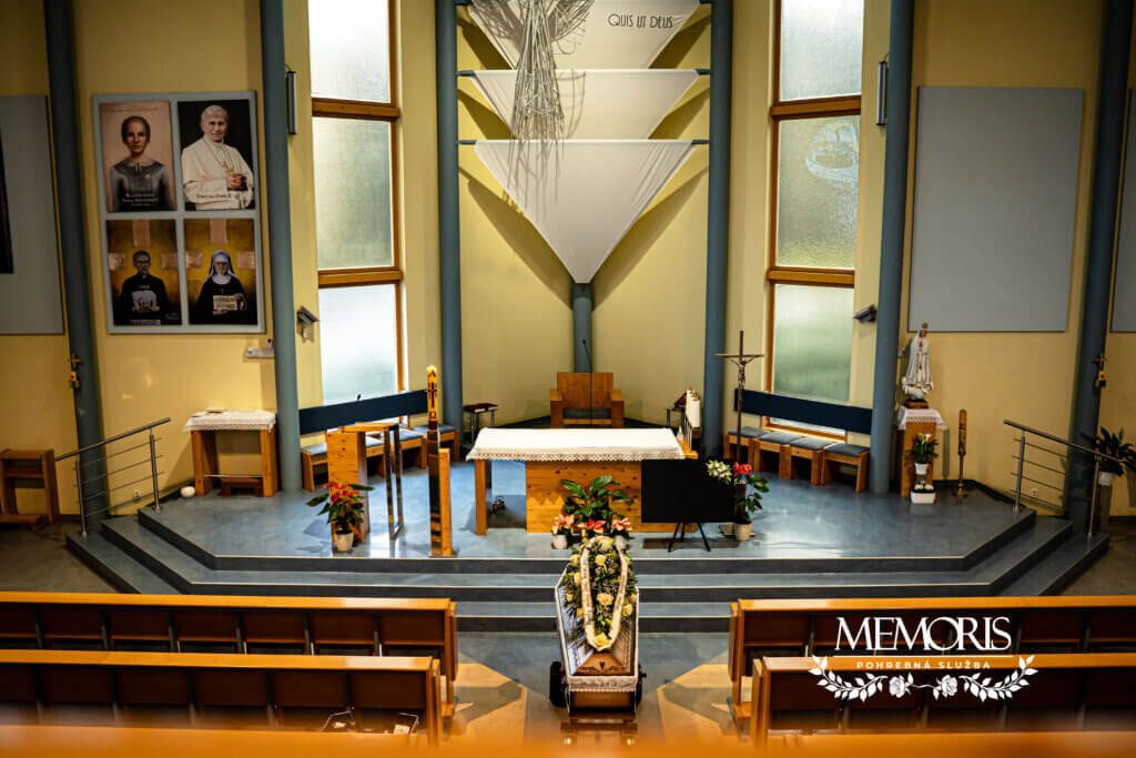 Pohrebný obrad v kostole